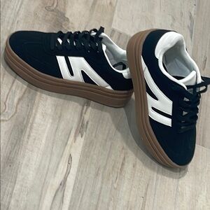 Stylish Black and White women’s Sneakers